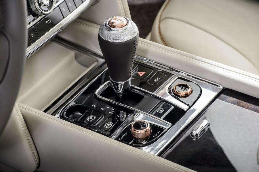 Детали интерьера Bentley Hybrid Concept 2014 года  (фото 8 из 13)